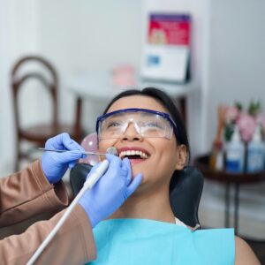 Haruskah Menggunakan Gigi Palsu Setelah Cabut Gigi?